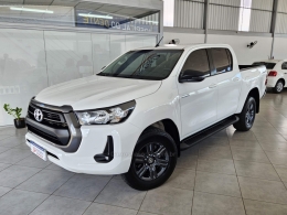 TOYOTA - HILUX - 2023/2024 - Branca - R$ 230.000,00