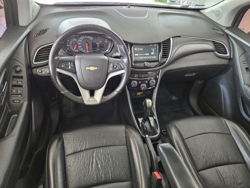 CHEVROLET - TRACKER - 2018/2019 - Prata - R$ 92.000,00