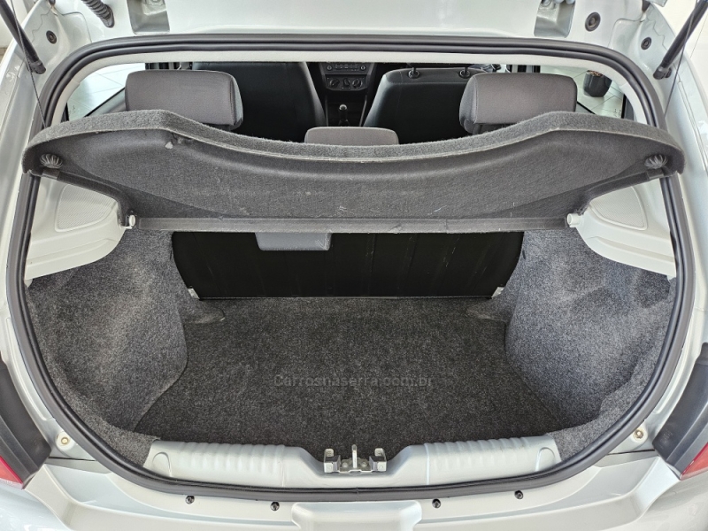 VOLKSWAGEN - GOL - 2022/2023 - Prata - R$ 60.000,00