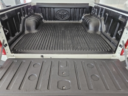 TOYOTA - HILUX - 2023/2024 - Branca - R$ 230.000,00