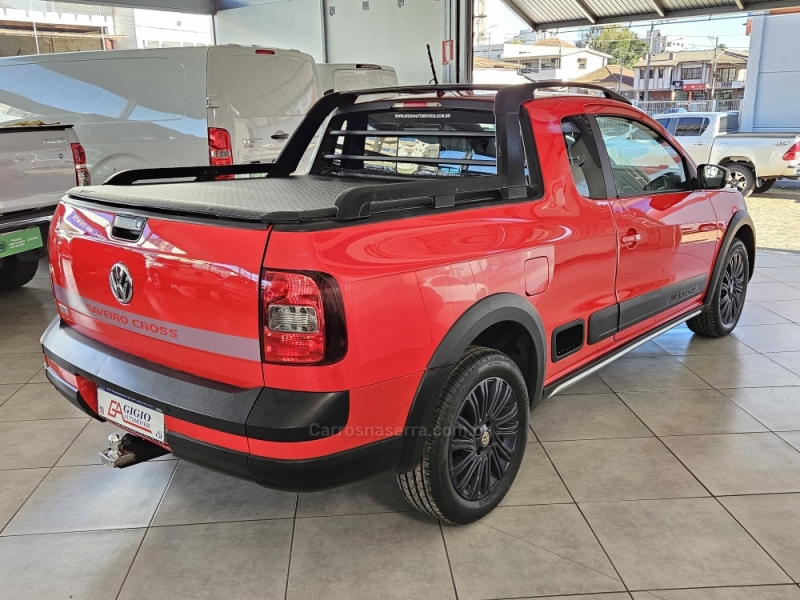 VOLKSWAGEN - SAVEIRO - 2013/2014 - Vermelha - R$ 64.900,00