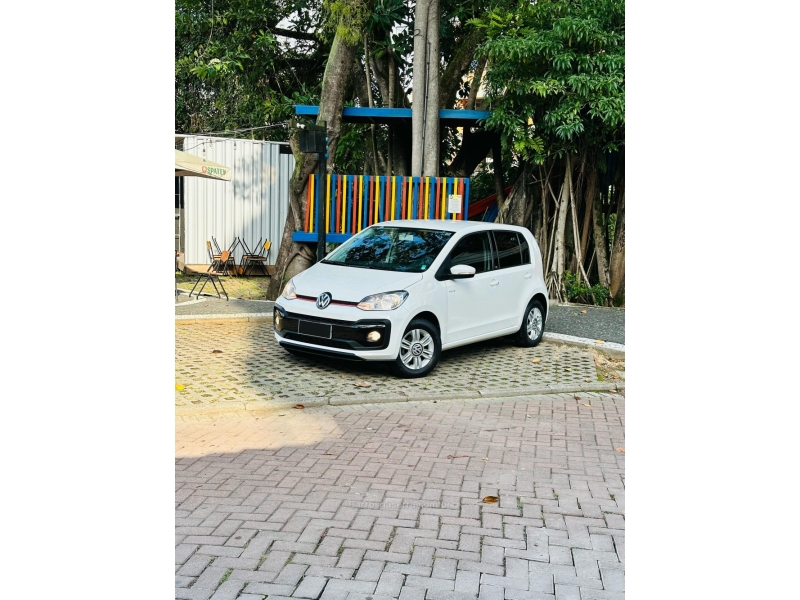 VOLKSWAGEN - UP - 2018/2019 - Branca - R$ 62.000,00