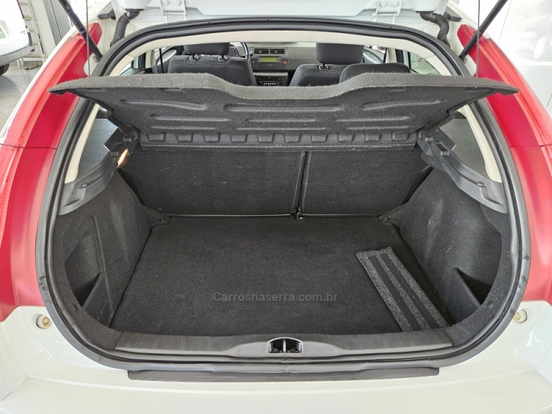 CITROËN - C4 - 2012/2013 - Branca - R$ 34.000,00