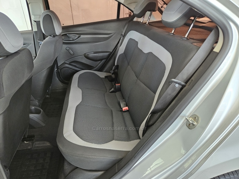 CHEVROLET - ONIX - 2015/2016 - Prata - R$ 47.000,00