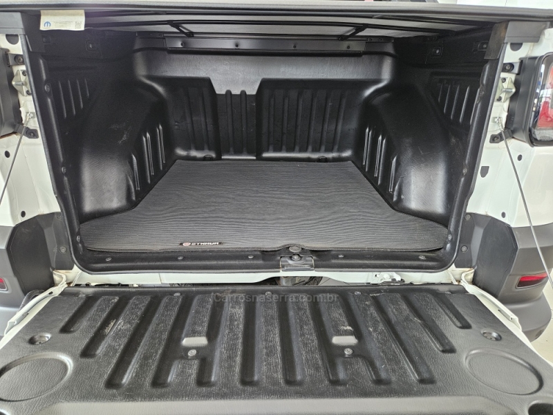 FIAT - STRADA - 2022/2023 - Branca - R$ 119.000,00