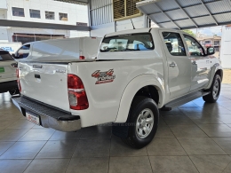 TOYOTA - HILUX - 2015/2015 - Branca - R$ 118.000,00