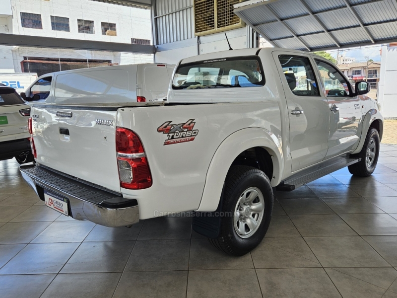 TOYOTA - HILUX - 2015/2015 - Branca - R$ 118.000,00