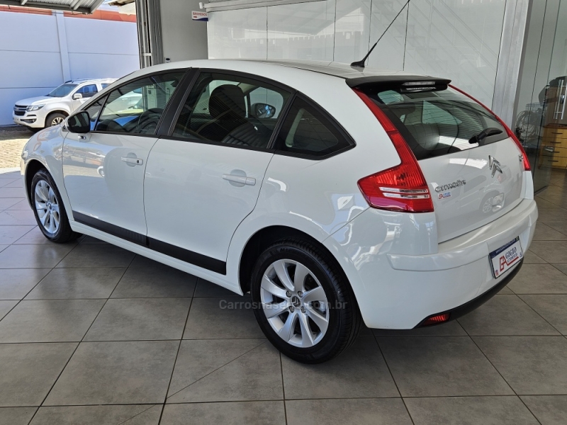 CITROËN - C4 - 2012/2013 - Branca - R$ 34.000,00