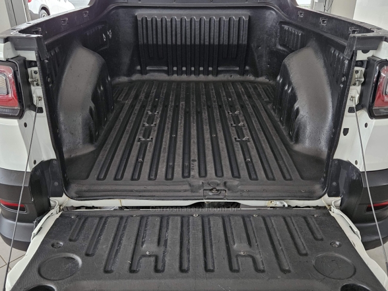 FIAT - STRADA - 2022/2022 - Branca - R$ 76.000,00