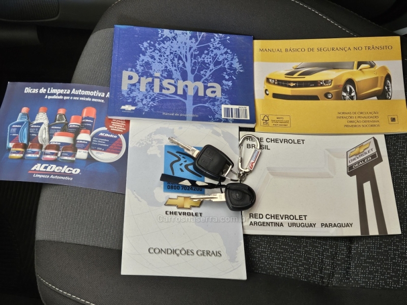 CHEVROLET - PRISMA - 2011/2012 - Branca - R$ 35.000,00