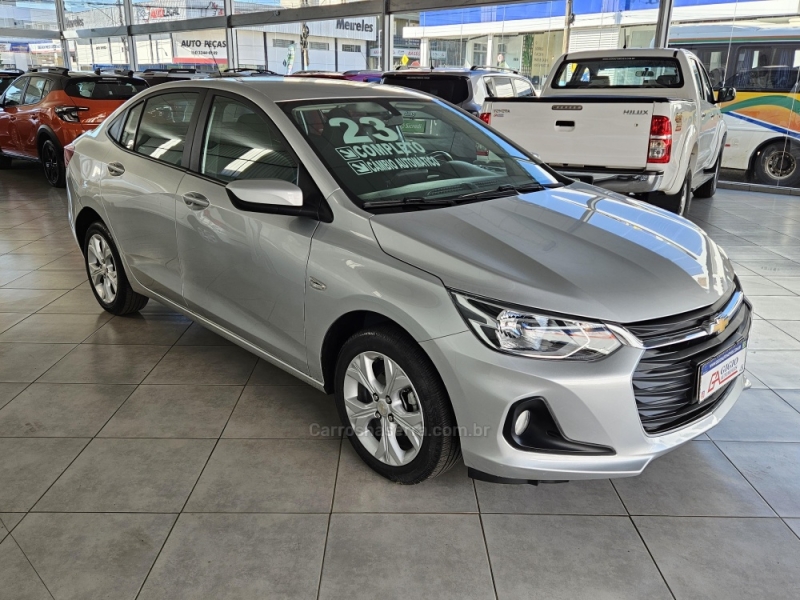 CHEVROLET - ONIX - 2022/2023 - Prata - R$ 76.500,00