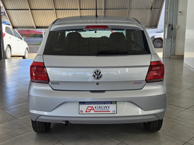 VOLKSWAGEN - GOL - 2022/2023 - Prata - R$ 59.900,00