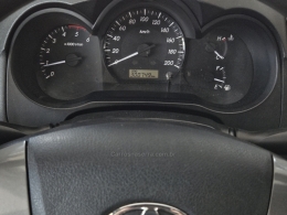 TOYOTA - HILUX - 2015/2015 - Branca - R$ 118.000,00