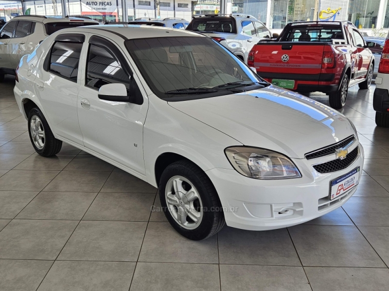 CHEVROLET - PRISMA - 2011/2012 - Branca - R$ 35.000,00