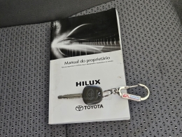 TOYOTA - HILUX - 2015/2015 - Branca - R$ 118.000,00