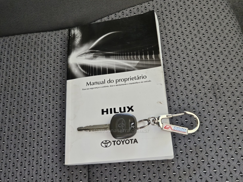 TOYOTA - HILUX - 2015/2015 - Branca - R$ 118.000,00