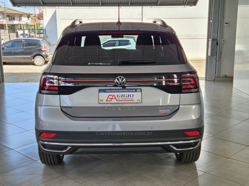 VOLKSWAGEN - T-CROSS - 2023/2024 - Prata - R$ 132.900,00