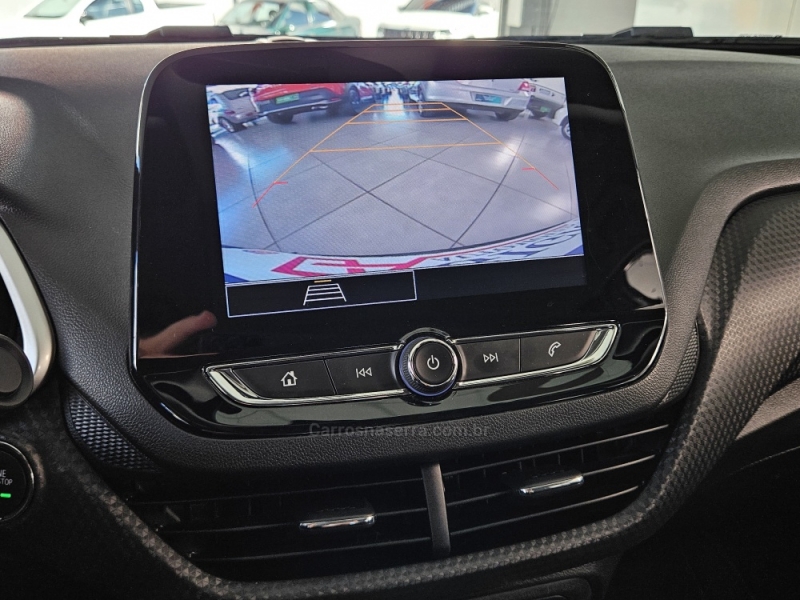 CHEVROLET - ONIX - 2022/2023 - Prata - R$ 76.500,00