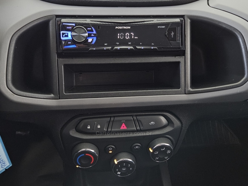 CHEVROLET - ONIX - 2015/2016 - Prata - R$ 47.000,00