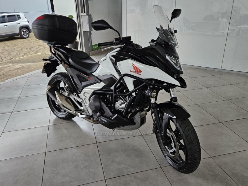 HONDA - NC 750X - 2022/2023 - Branca - R$ 59.000,00
