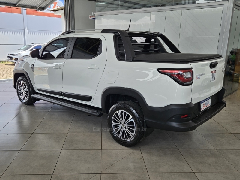 FIAT - STRADA - 2022/2023 - Branca - R$ 119.000,00