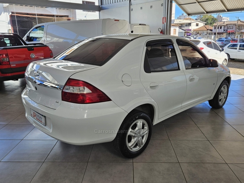 CHEVROLET - PRISMA - 2011/2012 - Branca - R$ 35.000,00