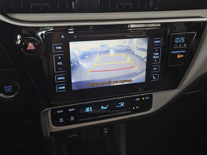 TOYOTA - COROLLA - 2017/2018 - Preta - R$ 103.000,00