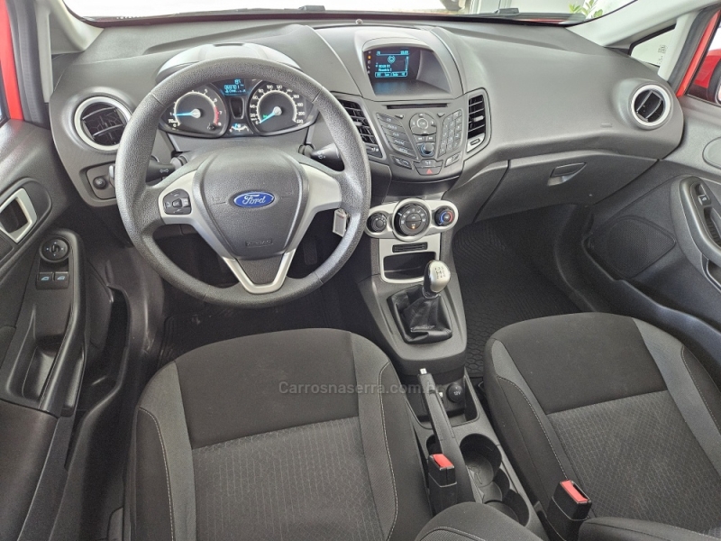 FORD - FIESTA - 2018/2019 - Vermelha - R$ 61.000,00