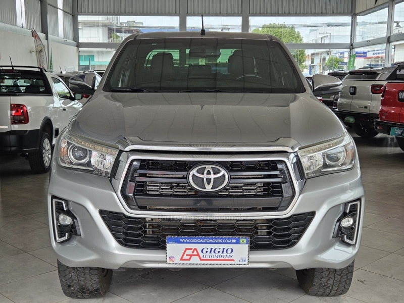 TOYOTA - HILUX - 2020/2020 - Prata - R$ 179.900,00