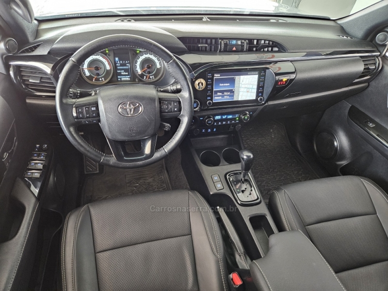 TOYOTA - HILUX - 2020/2020 - Prata - R$ 179.900,00