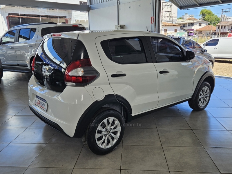 FIAT - MOBI - 2022/2023 - Branca - R$ 55.500,00