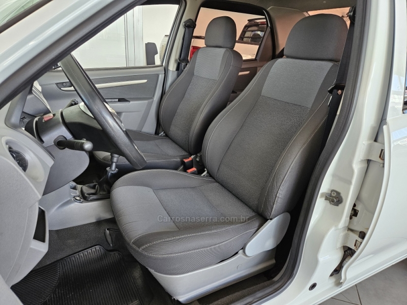 CHEVROLET - PRISMA - 2011/2012 - Branca - R$ 35.000,00