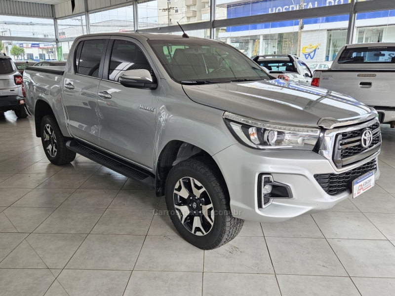 TOYOTA - HILUX - 2020/2020 - Prata - R$ 179.900,00