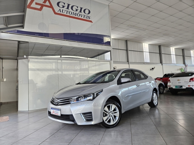 TOYOTA - COROLLA - 2016/2017 - Prata - R$ 85.000,00
