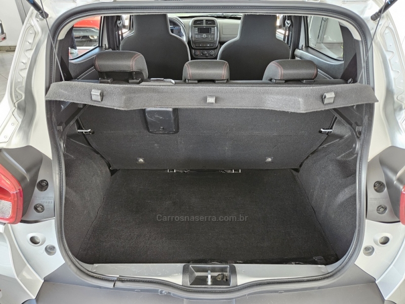 RENAULT - KWID - 2022/2023 - Prata - R$ 52.800,00