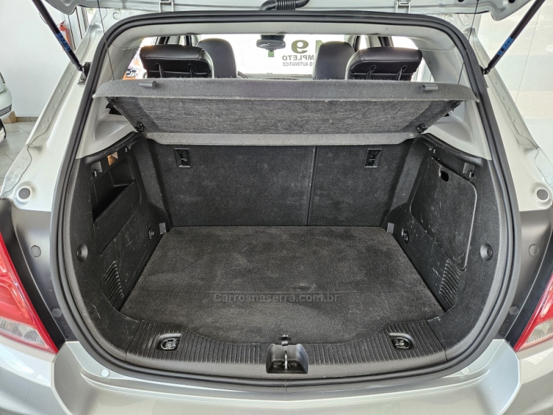 CHEVROLET - TRACKER - 2018/2019 - Prata - R$ 92.000,00