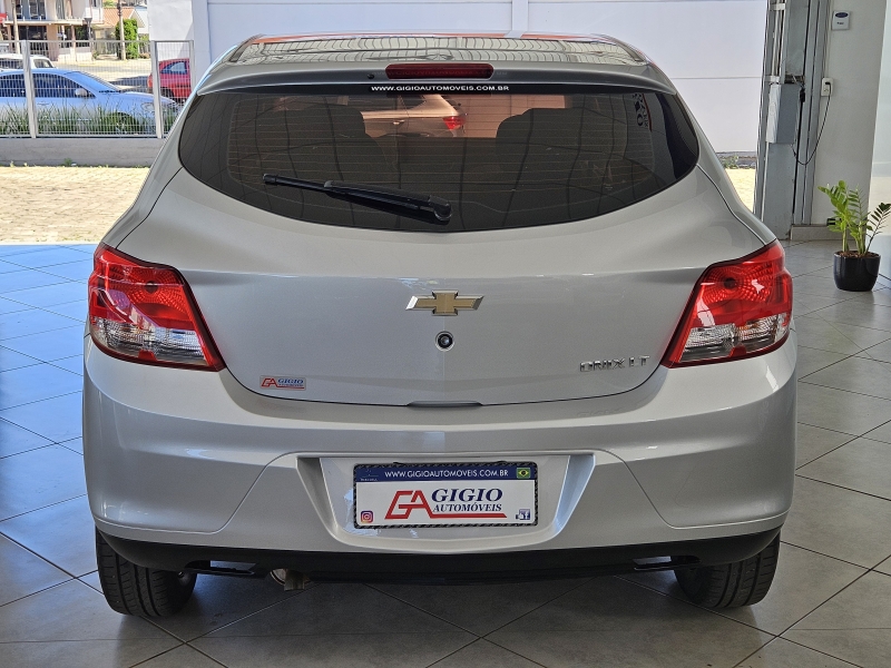CHEVROLET - ONIX - 2015/2016 - Prata - R$ 47.000,00