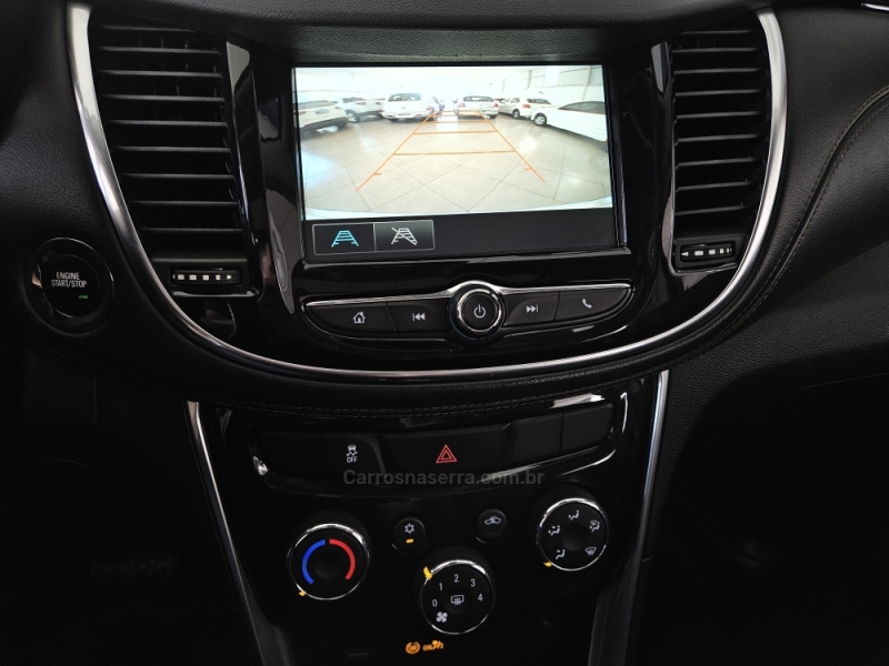 CHEVROLET - TRACKER - 2018/2019 - Prata - R$ 92.000,00
