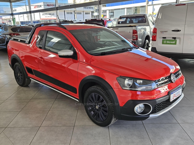 VOLKSWAGEN - SAVEIRO - 2013/2014 - Vermelha - R$ 64.900,00