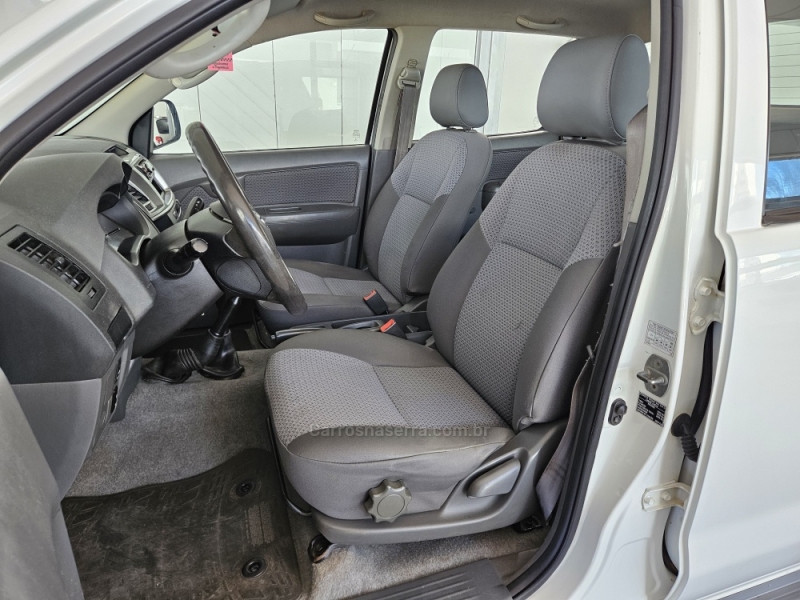 TOYOTA - HILUX - 2015/2015 - Branca - R$ 118.000,00