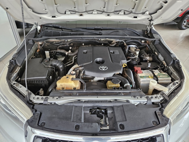 TOYOTA - HILUX - 2020/2020 - Prata - R$ 179.900,00