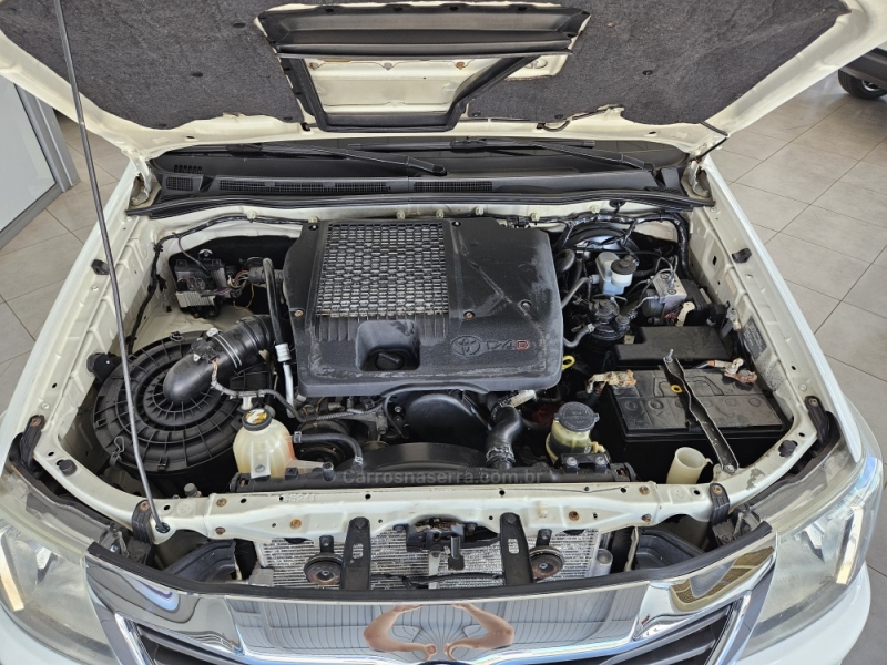 TOYOTA - HILUX - 2015/2015 - Branca - R$ 118.000,00