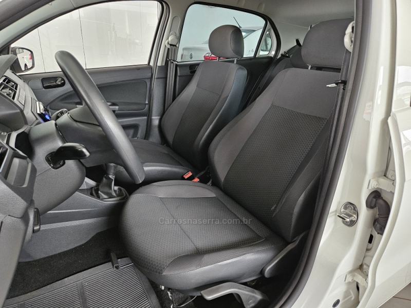 VOLKSWAGEN - GOL - 2022/2023 - Branca - R$ 58.500,00