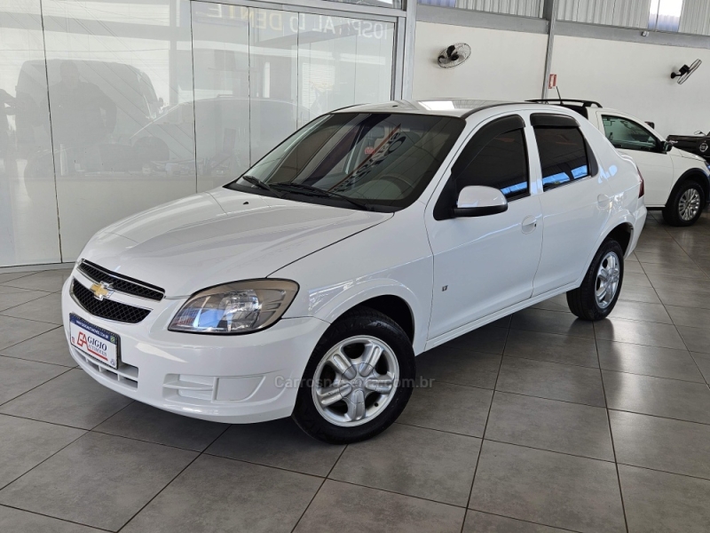CHEVROLET - PRISMA - 2011/2012 - Branca - R$ 35.000,00