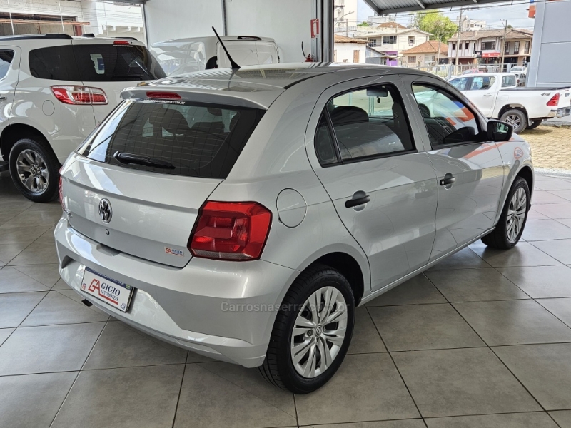 VOLKSWAGEN - GOL - 2022/2023 - Prata - R$ 60.000,00