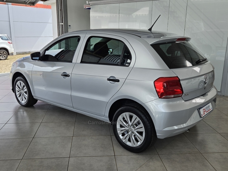VOLKSWAGEN - GOL - 2022/2023 - Prata - R$ 60.000,00