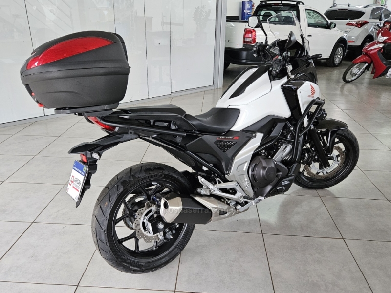 HONDA - NC 750X - 2022/2023 - Branca - R$ 59.000,00