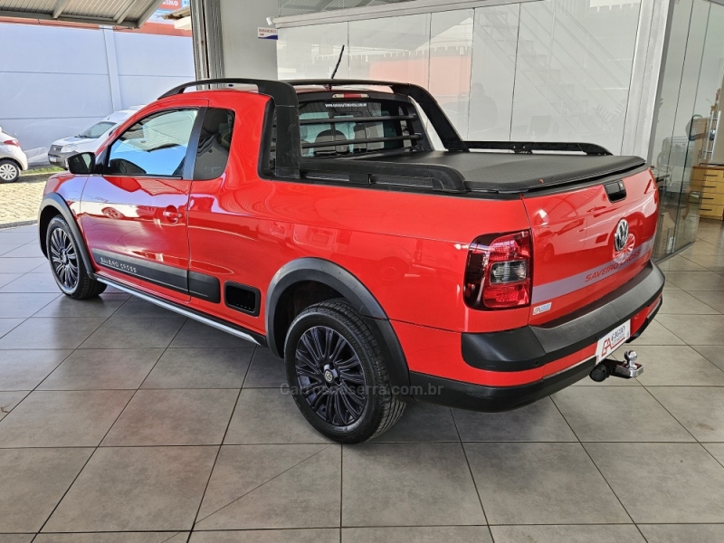 VOLKSWAGEN - SAVEIRO - 2013/2014 - Vermelha - R$ 64.900,00