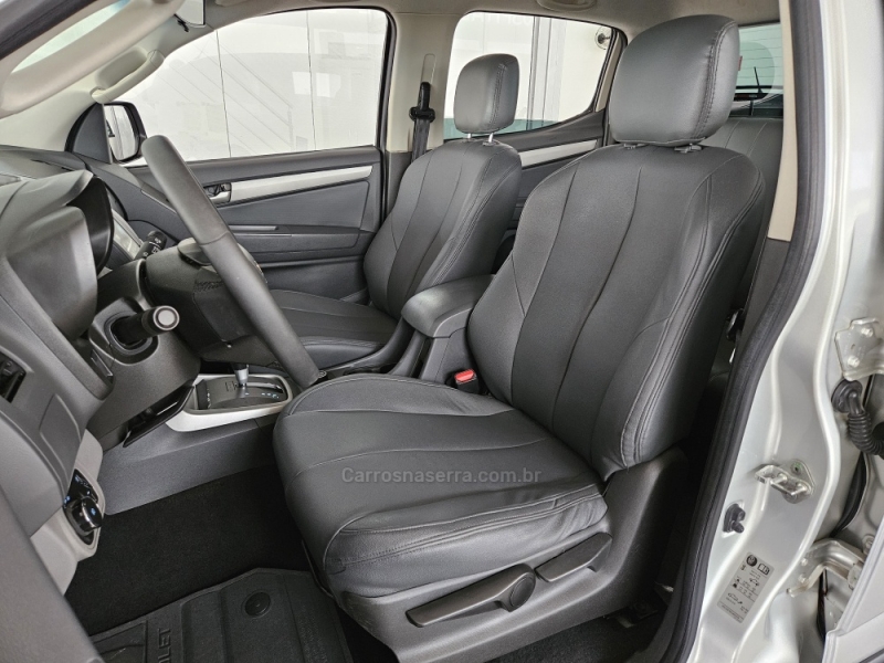 CHEVROLET - S10 - 2015/2015 - Prata - R$ 117.000,00