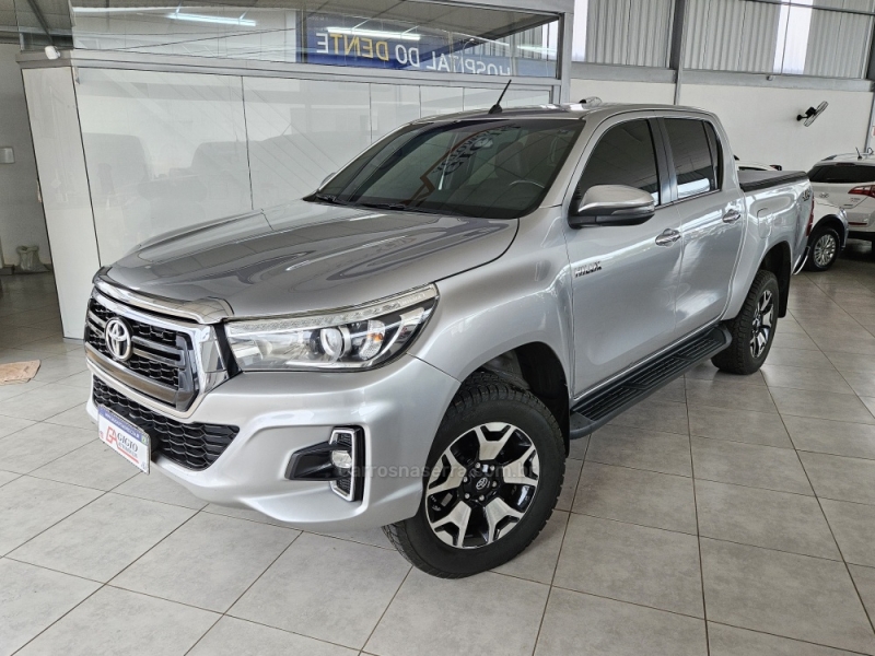 TOYOTA - HILUX - 2020/2020 - Prata - R$ 179.900,00